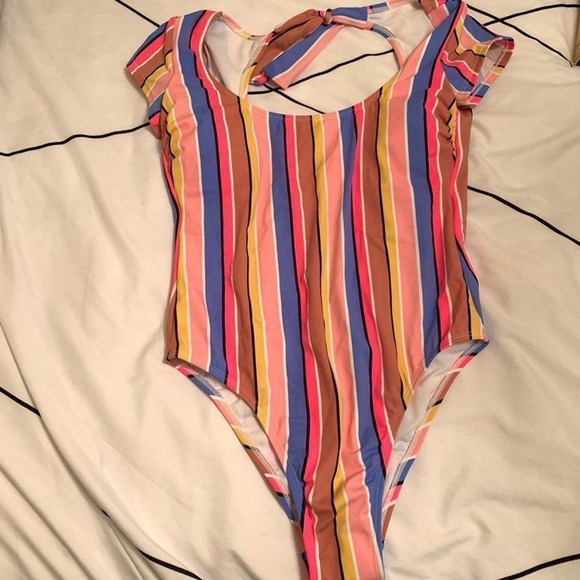 NWT Sz M Cap sleeve one piece swimsuit - Picture 4 of 7